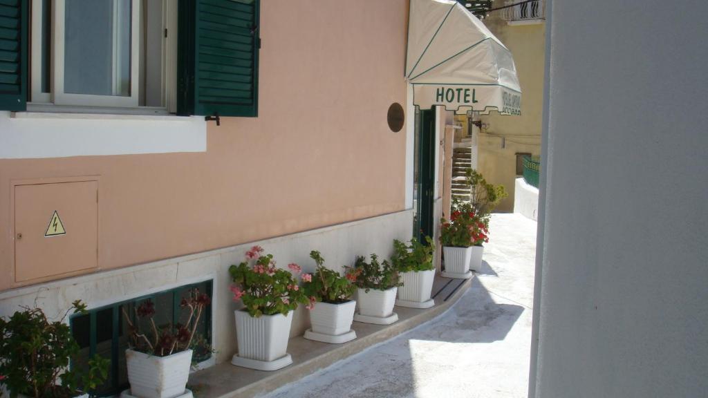 Hotel Del Capitano Понца Екстер'єр фото